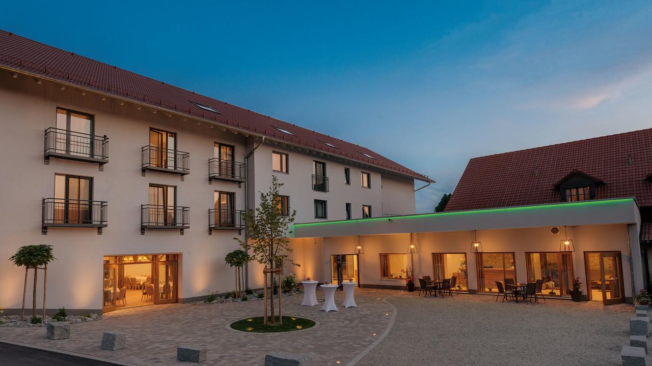 Gasthaus Forster Am See - Eching Bei Landshut Bagian luar foto
